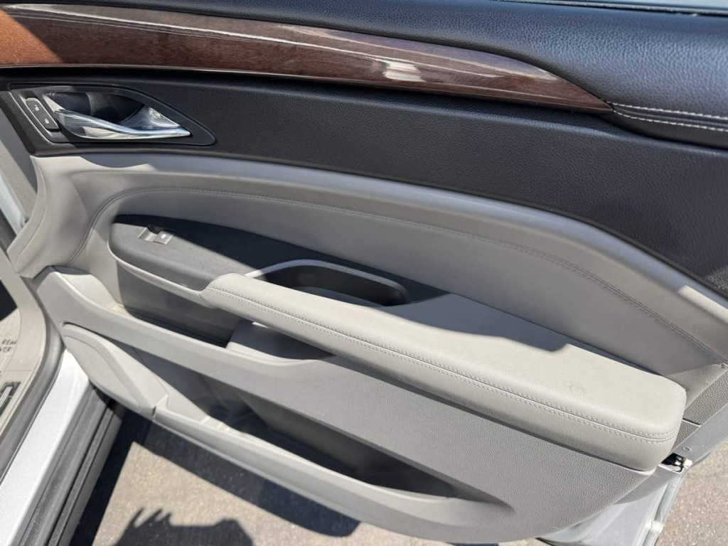 2012 Cadillac SRX Image 8