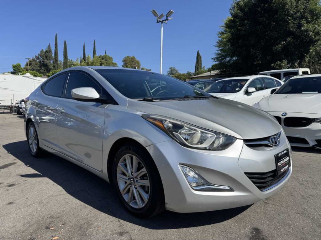 2015 Hyundai Elantra Image 1