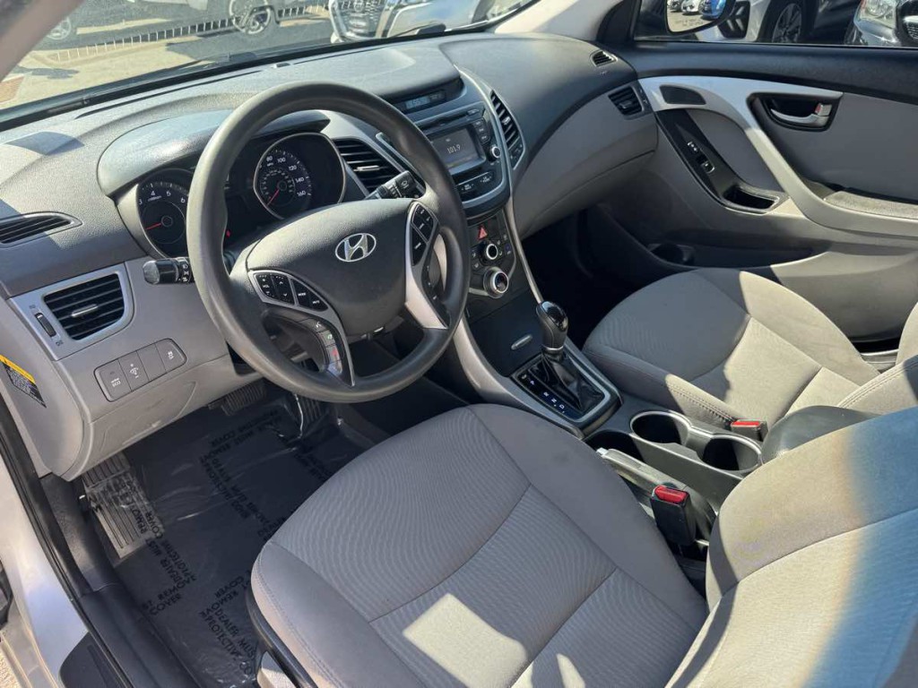 2015 Hyundai Elantra Image 9