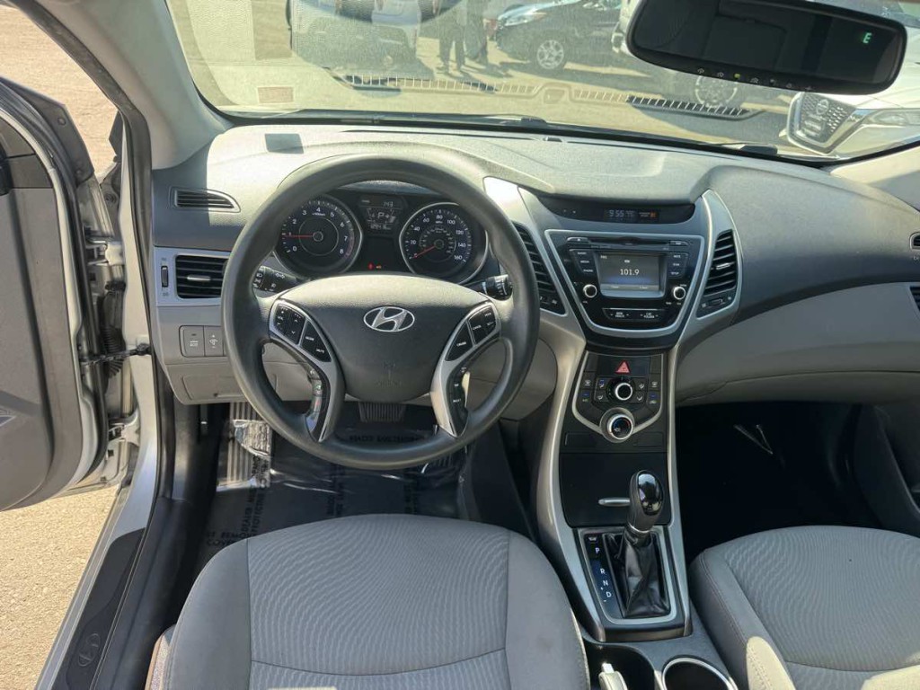 2015 Hyundai Elantra Image 10
