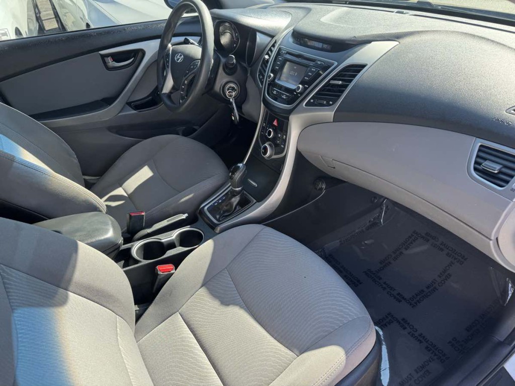 2015 Hyundai Elantra Image 11