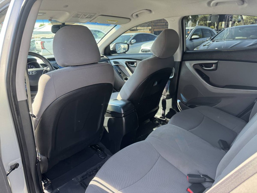 2015 Hyundai Elantra Image 14