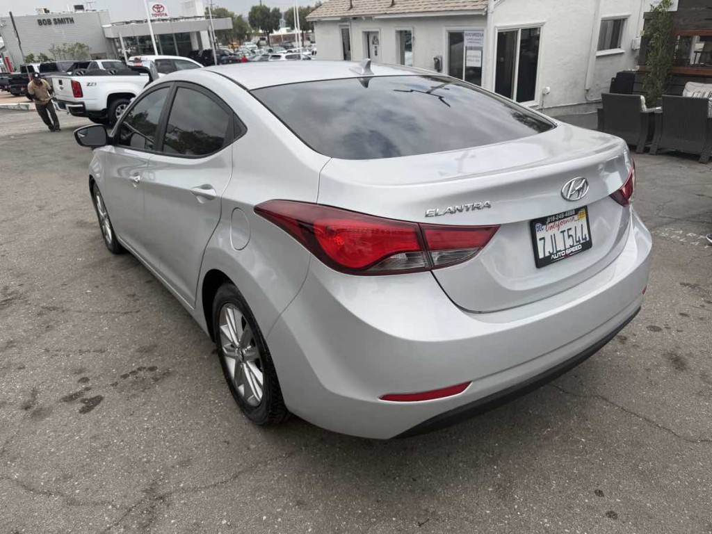 2015 Hyundai Elantra Image 4