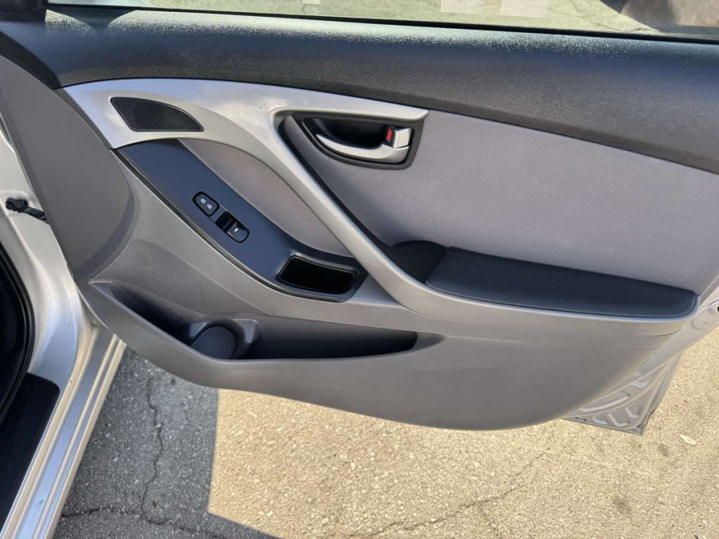 2015 Hyundai Elantra Image 14