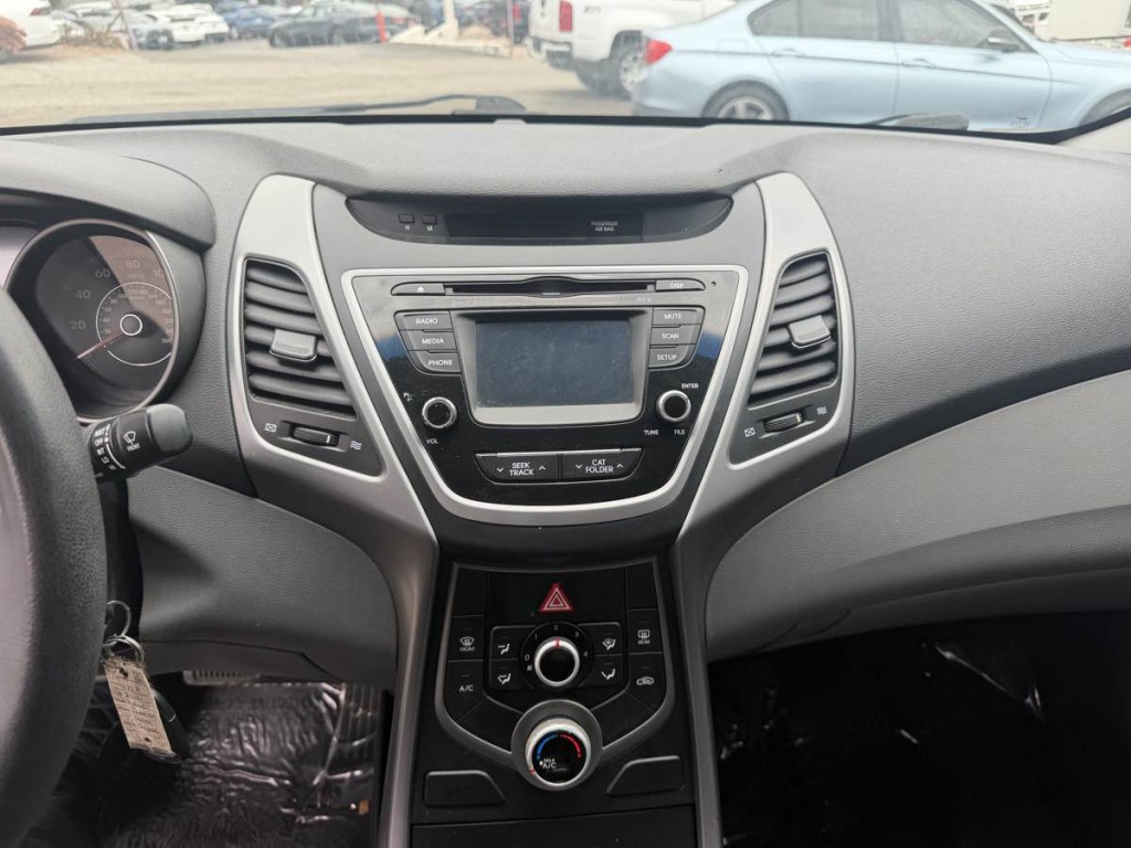 2015 Hyundai Elantra Image 19