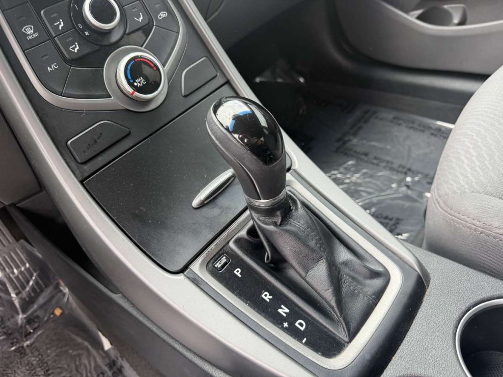 2015 Hyundai Elantra Image 20