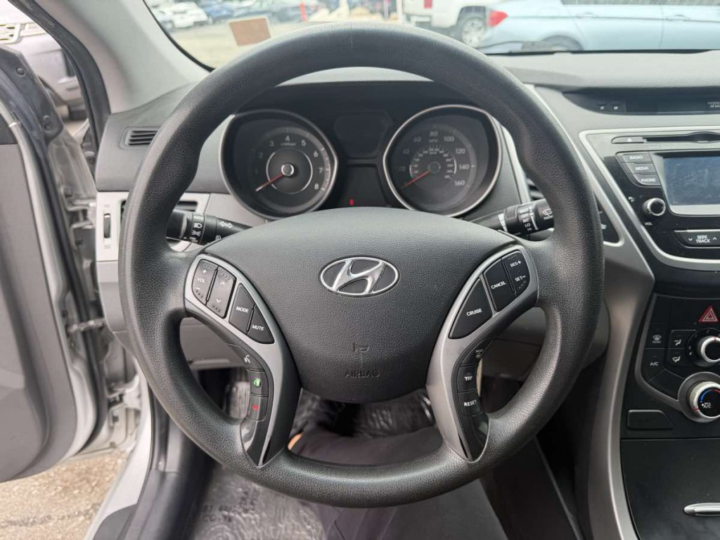 2015 Hyundai Elantra Image 21