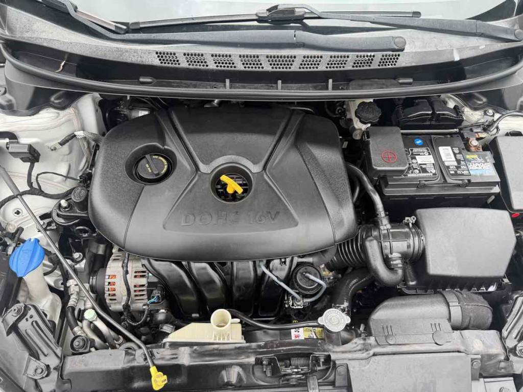 2015 Hyundai Elantra Image 24
