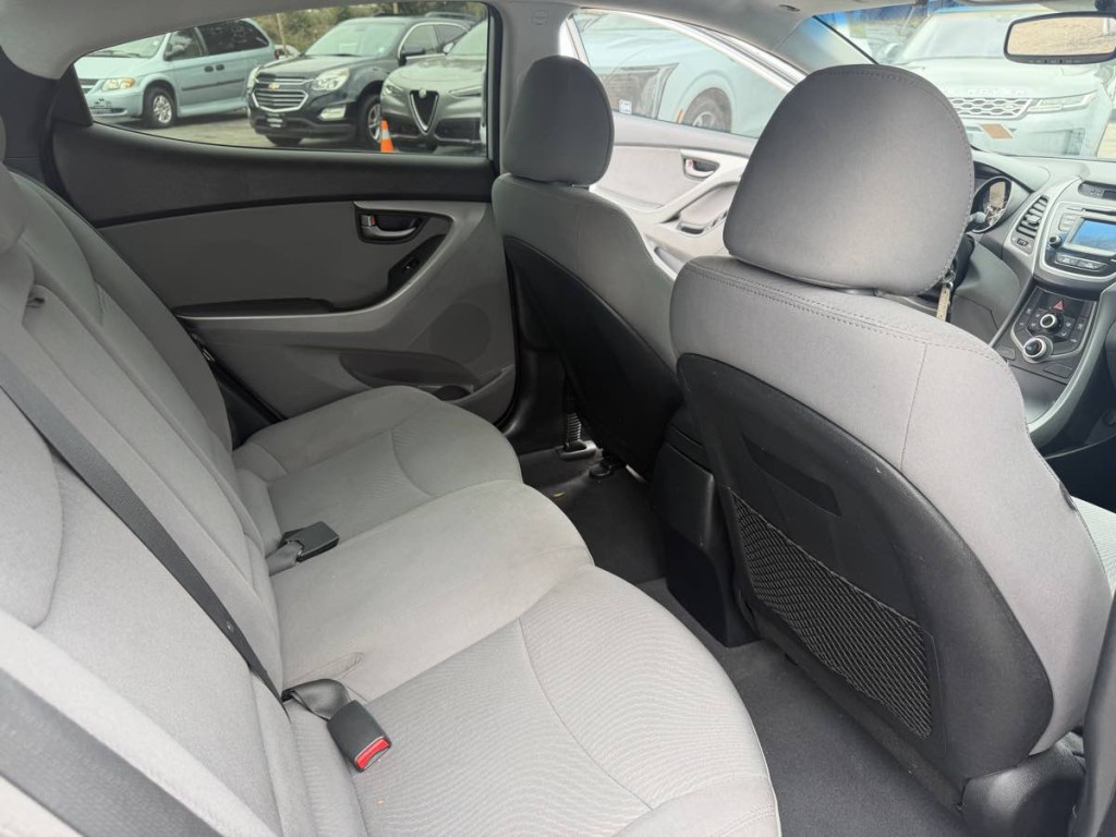 2015 Hyundai Elantra Image 25