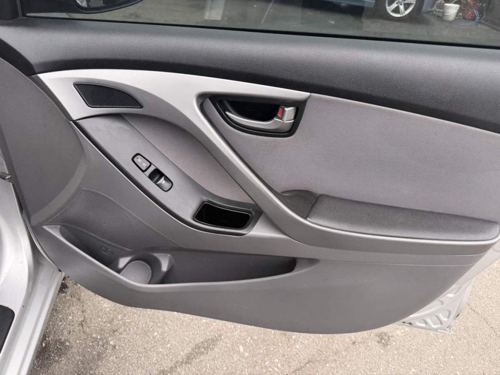 2015 Hyundai Elantra Image 26