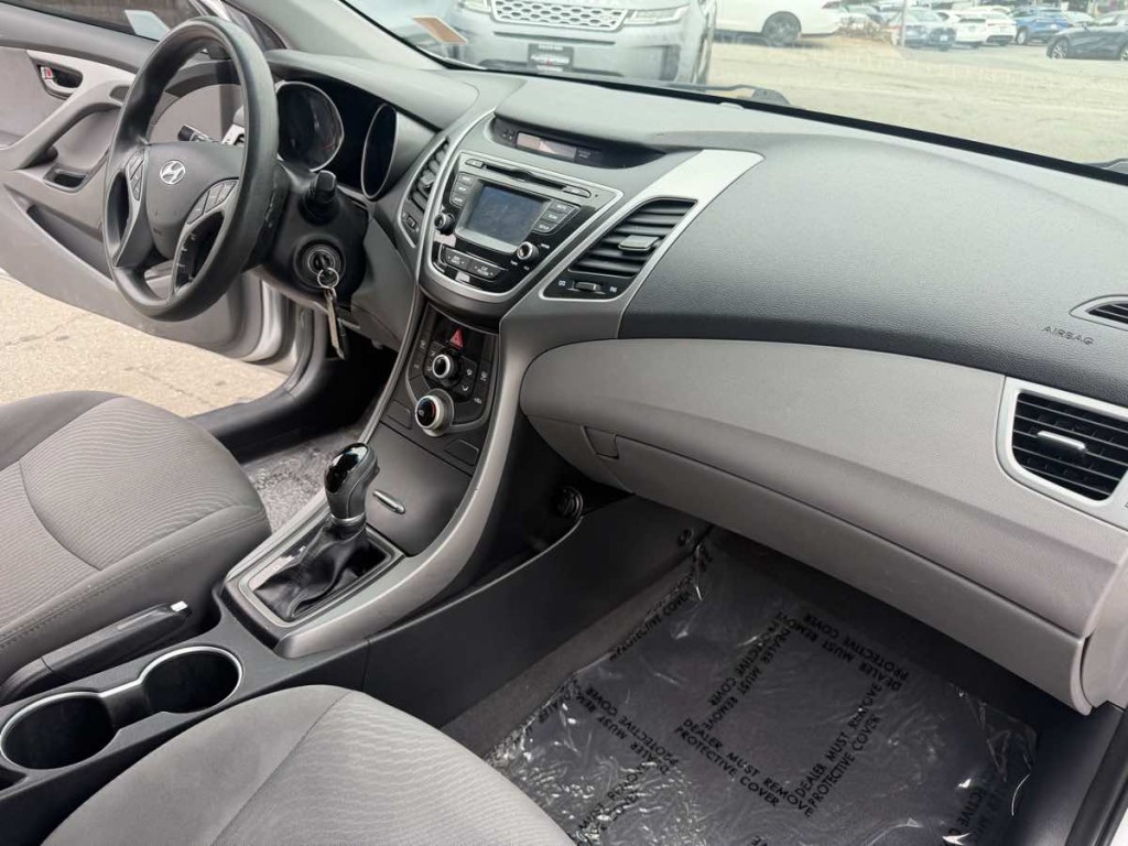2015 Hyundai Elantra Image 27