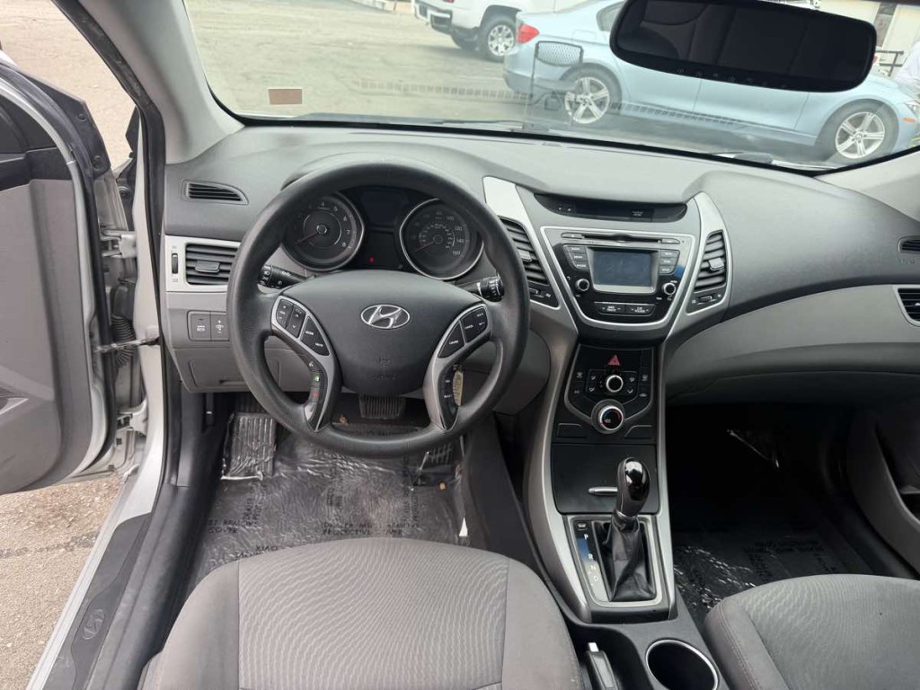 2015 Hyundai Elantra Image 29