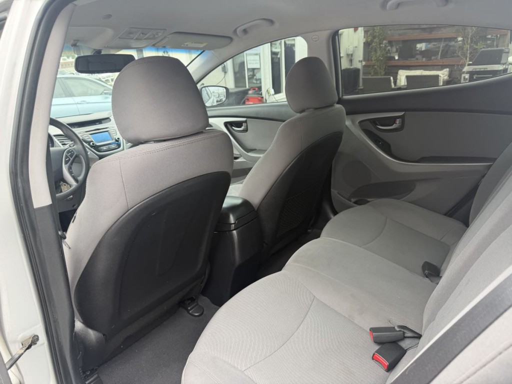 2015 Hyundai Elantra Image 30