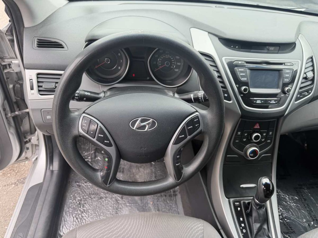 2015 Hyundai Elantra Image 31