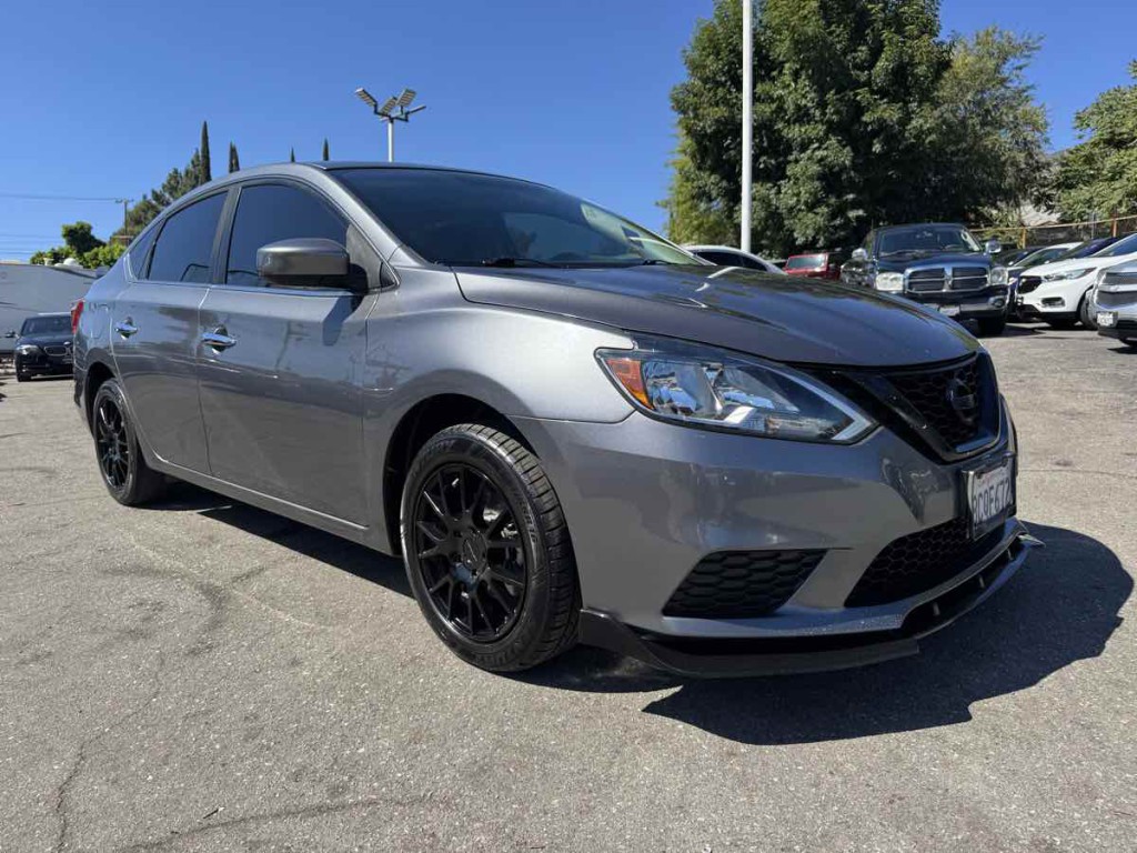 2017 Nissan Sentra Image 1