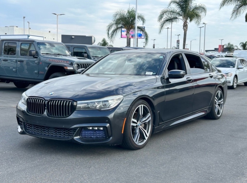 2017 BMW 7 Series Image 1