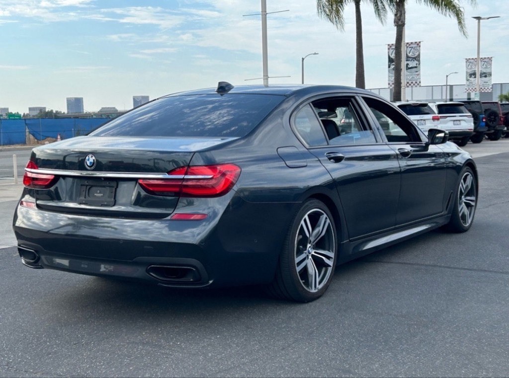 2017 BMW 7 Series Image 2