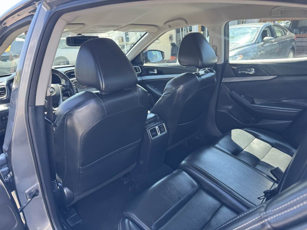 2018 Nissan Maxima Image 14