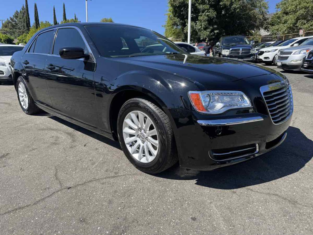2014 Chrysler 300 Image 1