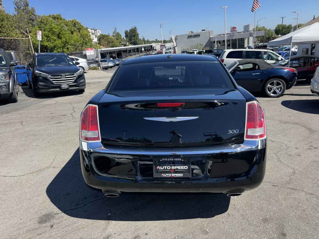 2014 Chrysler 300 Image 3