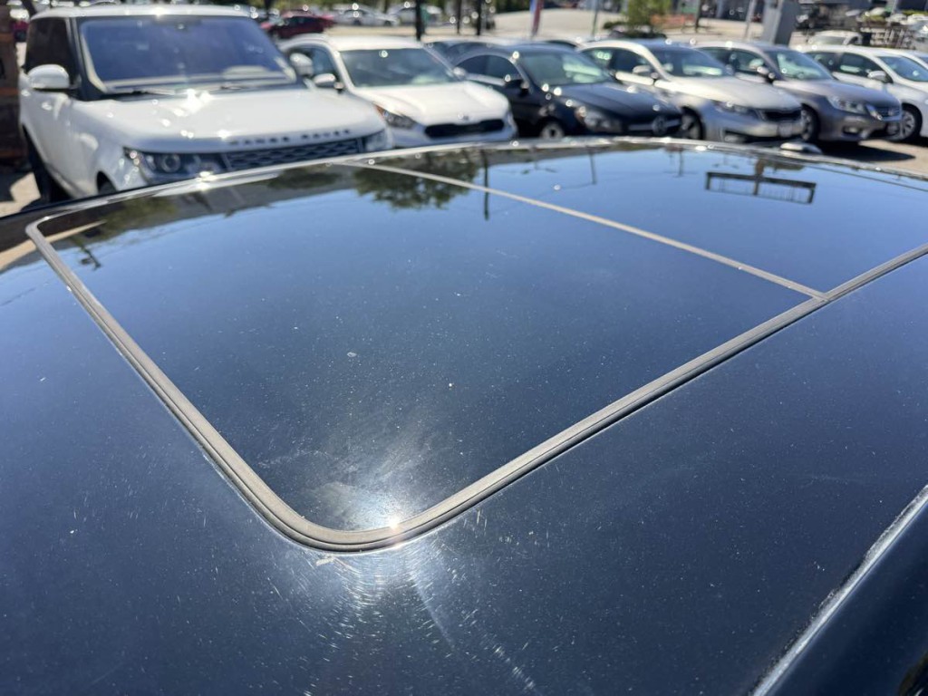 2014 Chrysler 300 Image 6