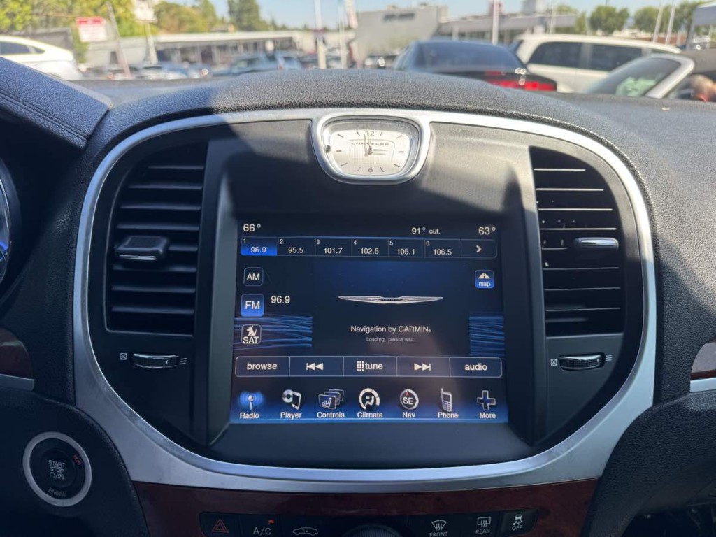 2014 Chrysler 300 Image 11