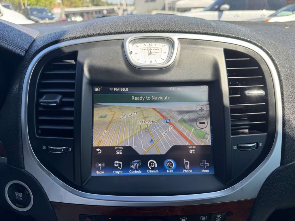 2014 Chrysler 300 Image 12