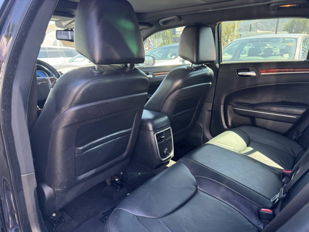 2014 Chrysler 300 Image 15