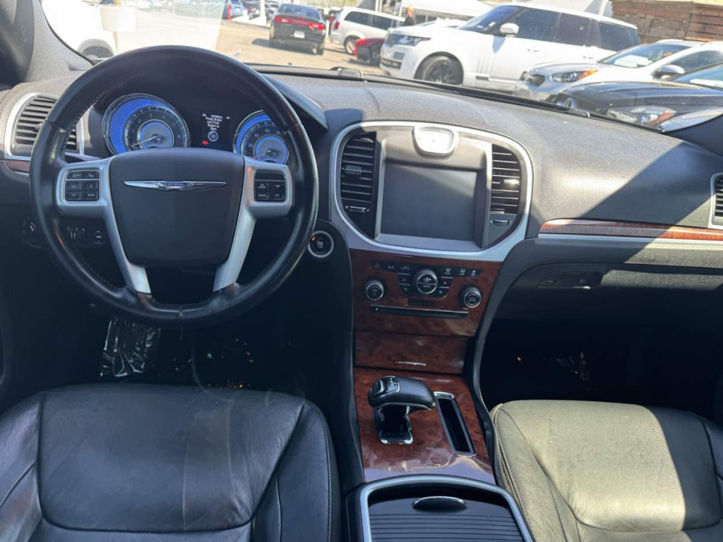 2014 Chrysler 300 Image 16