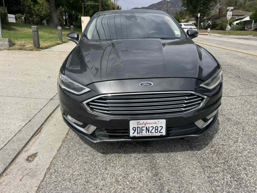 2017 Ford Fusion Image 2