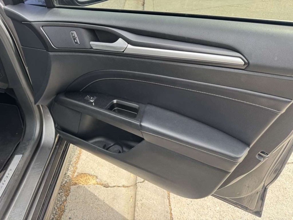 2017 Ford Fusion Image 12