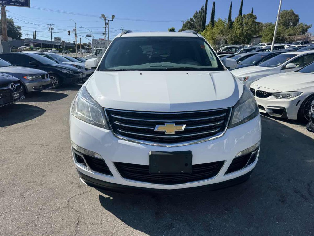 2017 Chevrolet Traverse Image 2