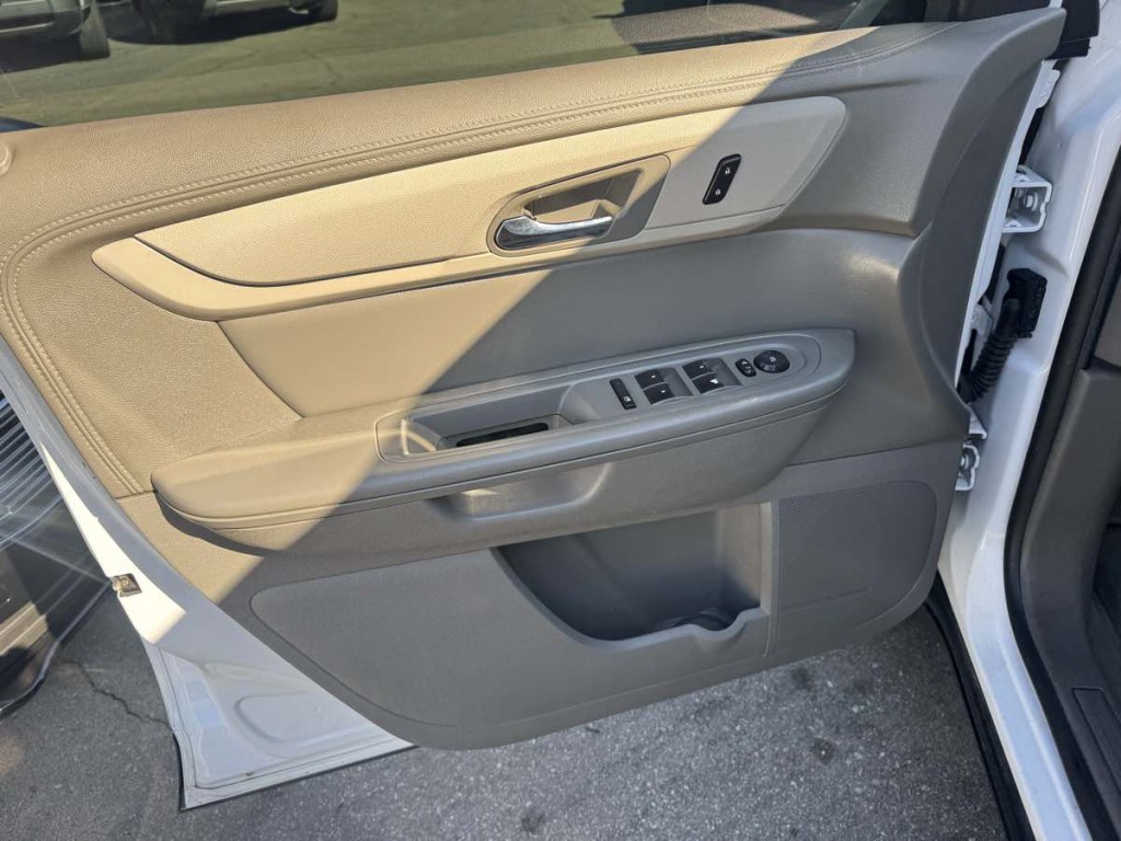 2017 Chevrolet Traverse Image 8