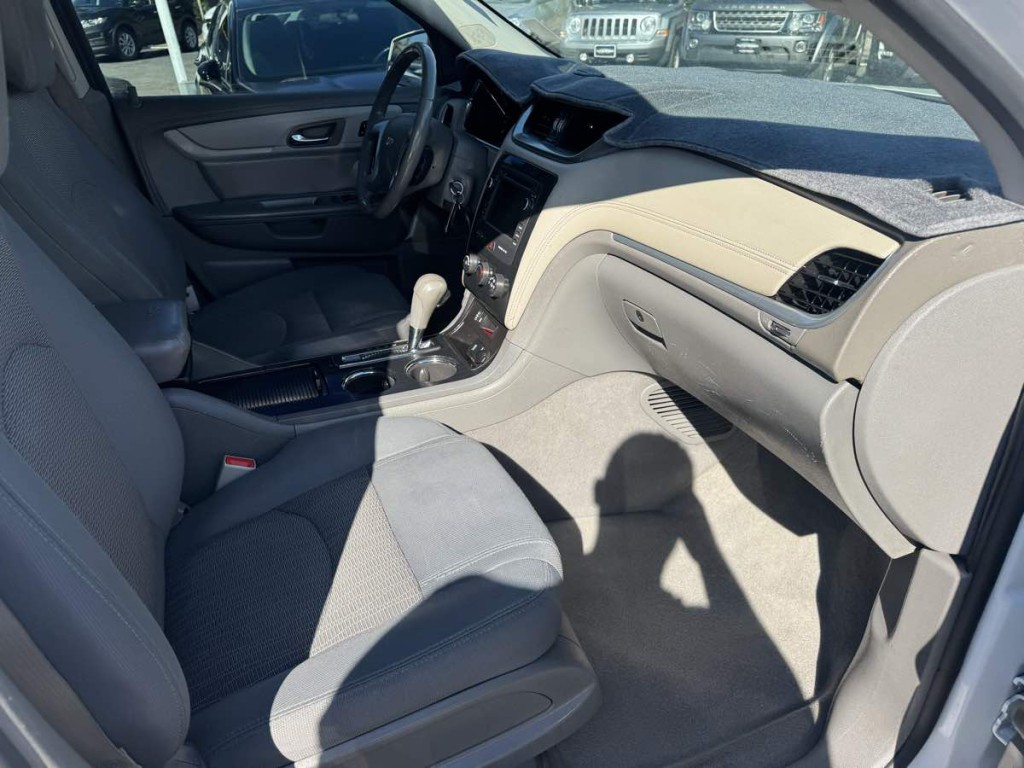 2017 Chevrolet Traverse Image 16