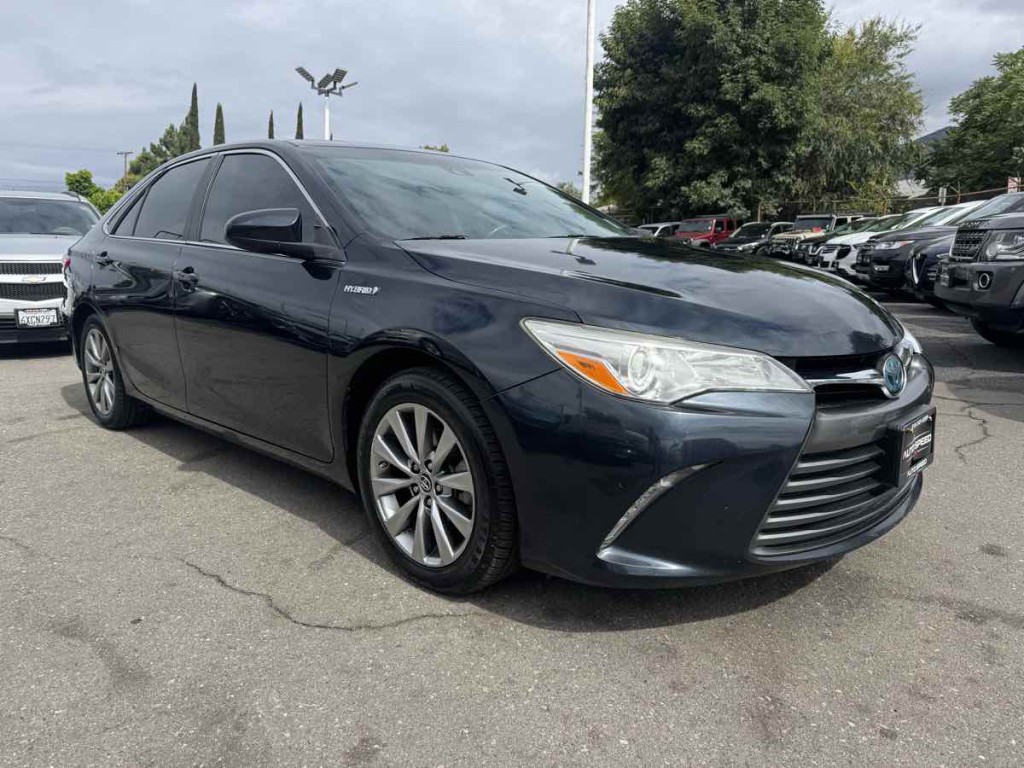 2017 Toyota Camry Image 1