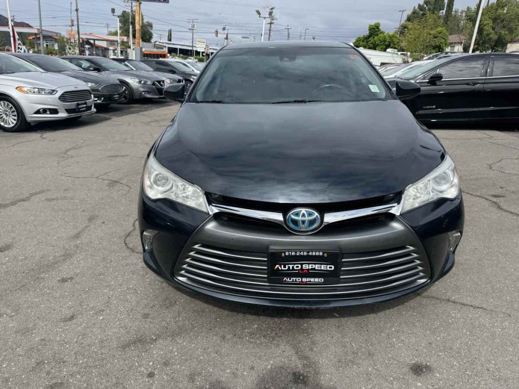 2017 Toyota Camry Image 2