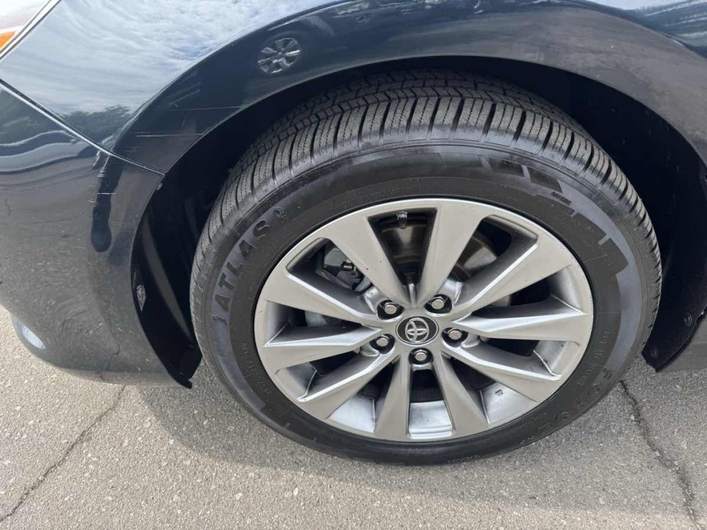 2017 Toyota Camry Image 4