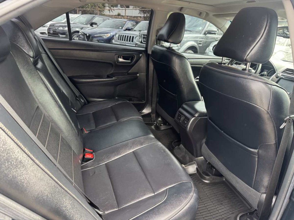 2017 Toyota Camry Image 12