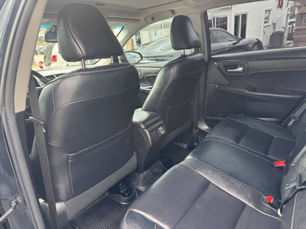 2017 Toyota Camry Image 17