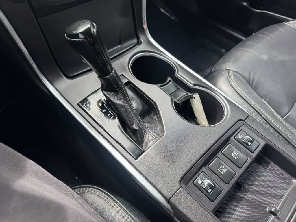 2017 Toyota Camry Image 21