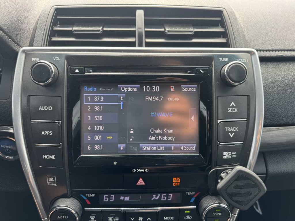 2017 Toyota Camry Image 22