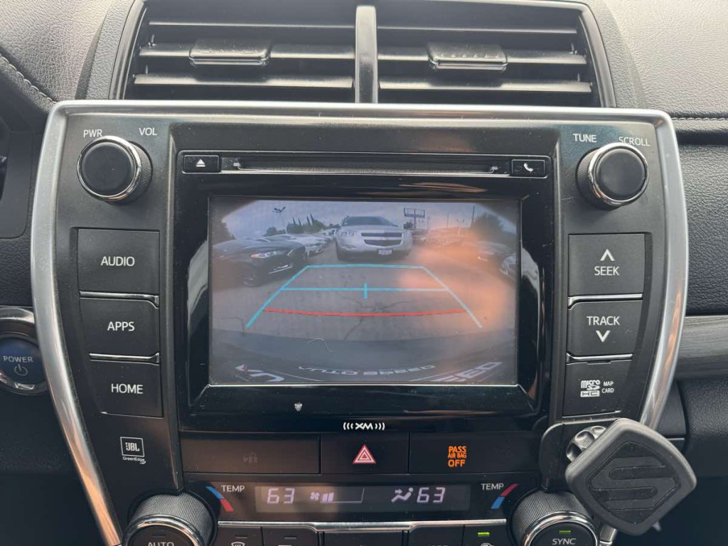 2017 Toyota Camry Image 23