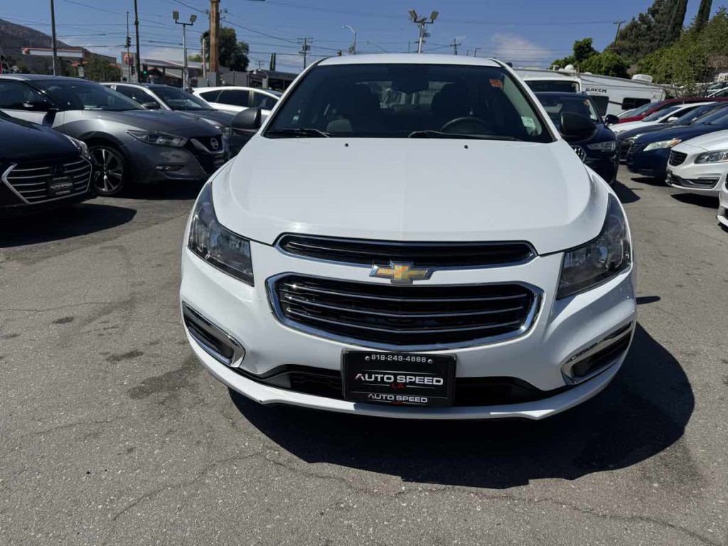 2015 Chevrolet Cruze Image 2