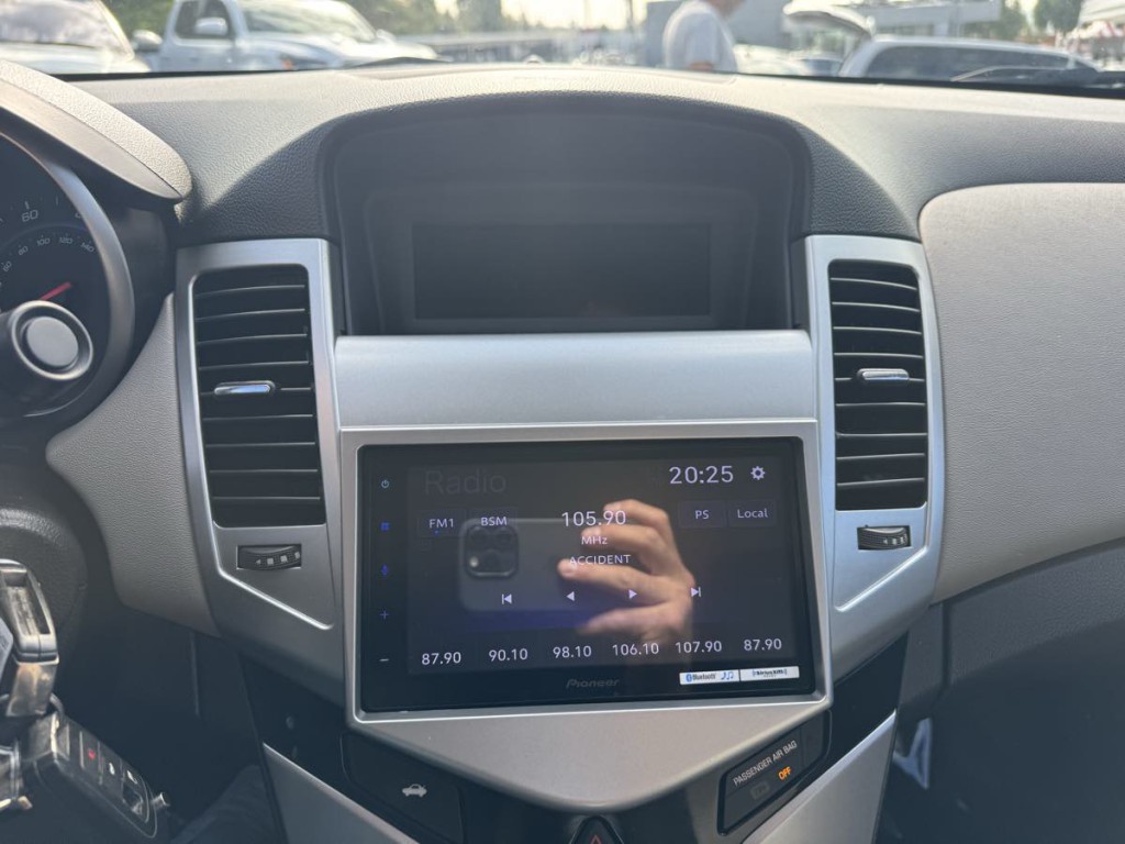 2015 Chevrolet Cruze Image 13