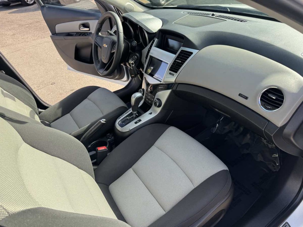 2015 Chevrolet Cruze Image 15