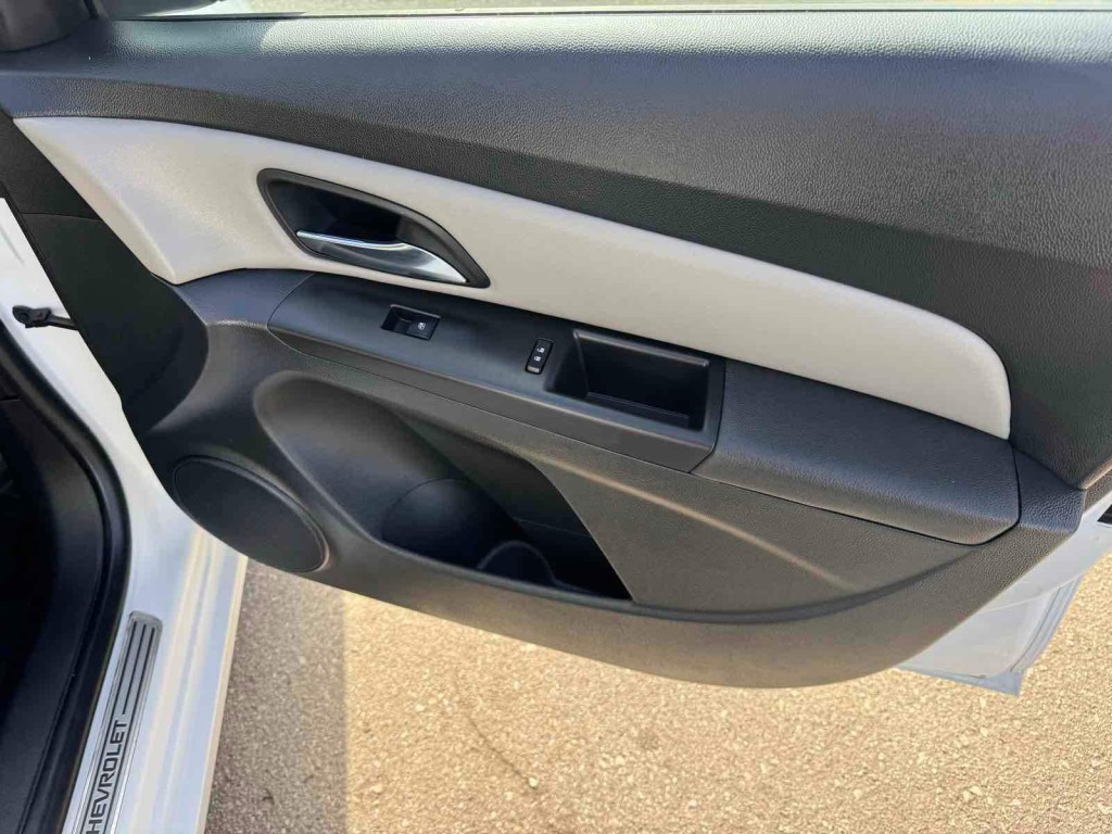 2015 Chevrolet Cruze Image 16