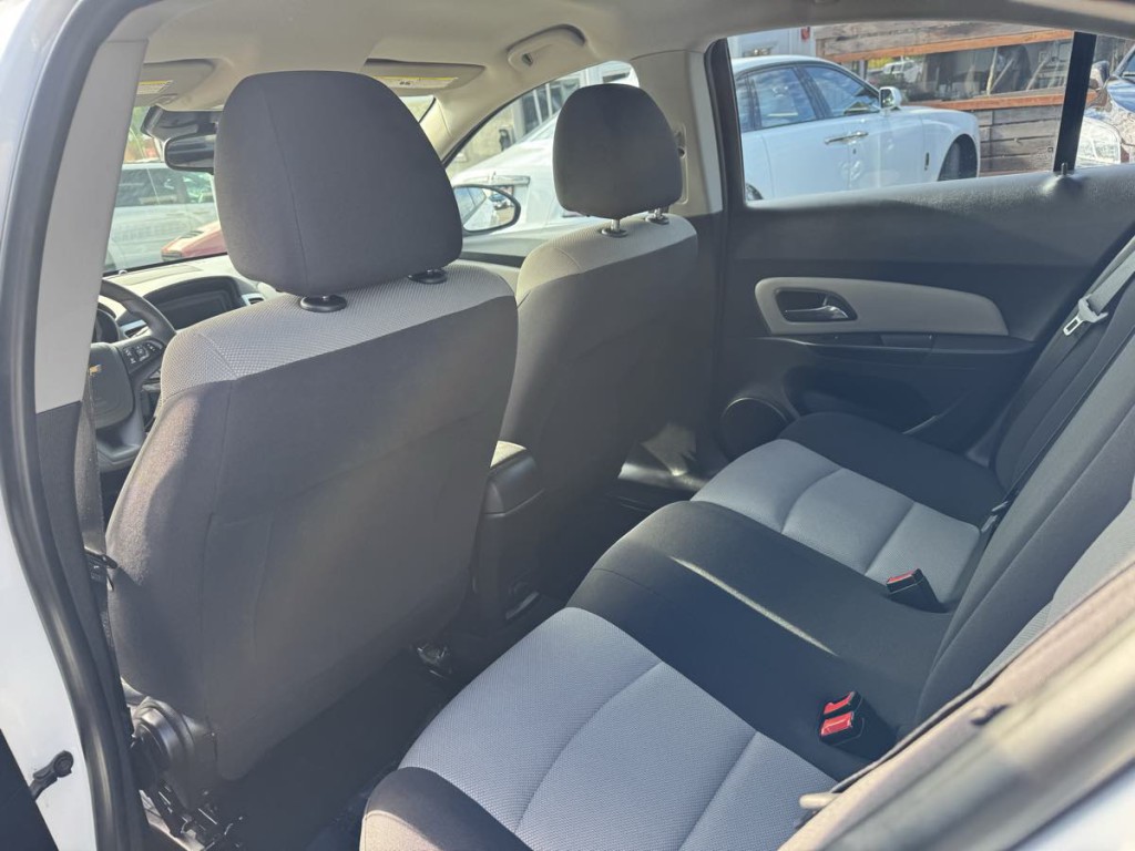 2015 Chevrolet Cruze Image 18