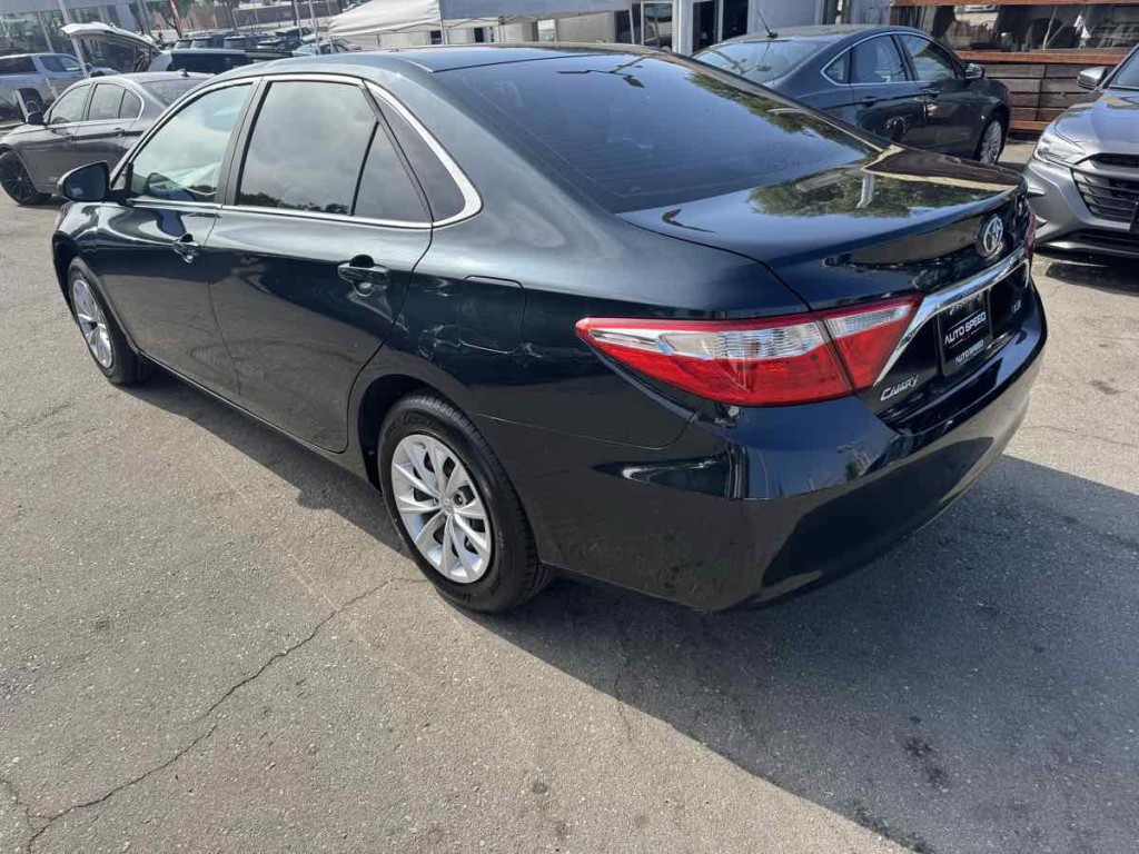 2016 Toyota Camry Image 4