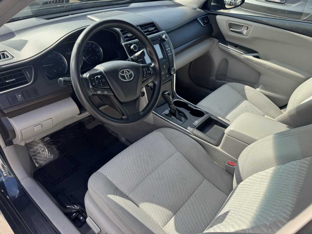 2016 Toyota Camry Image 9