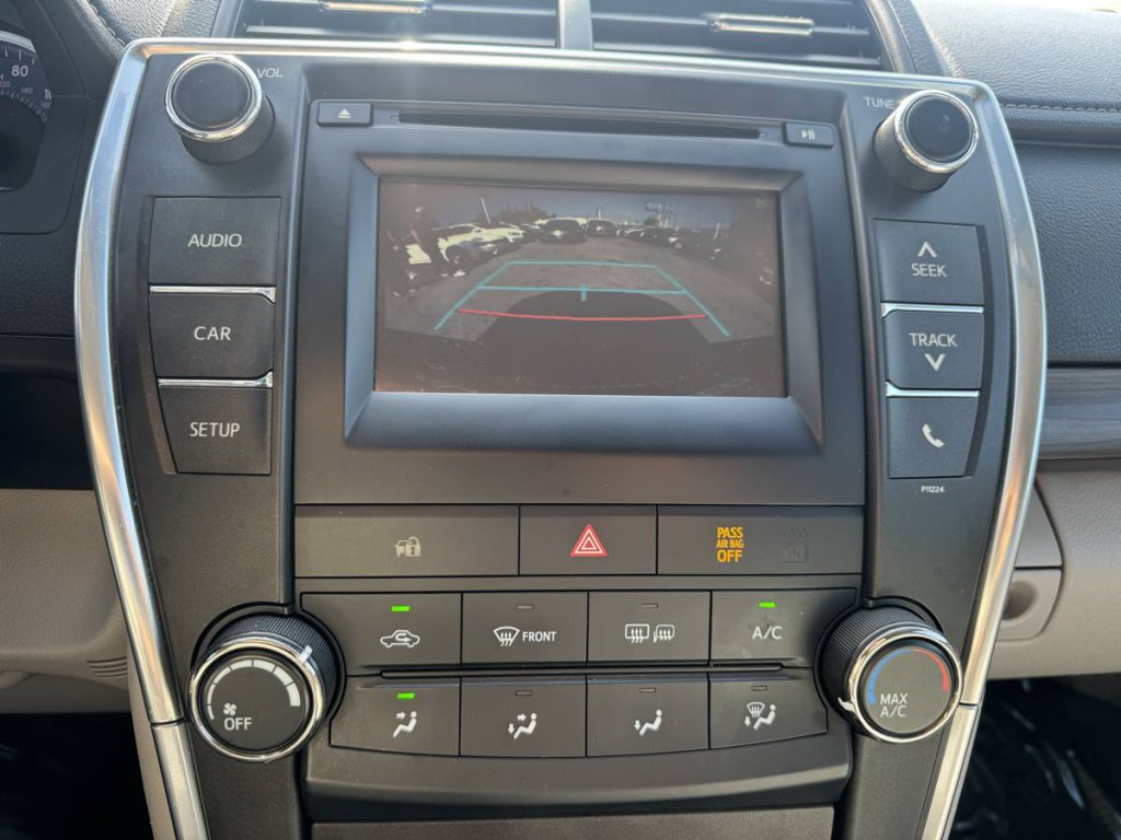 2016 Toyota Camry Image 11